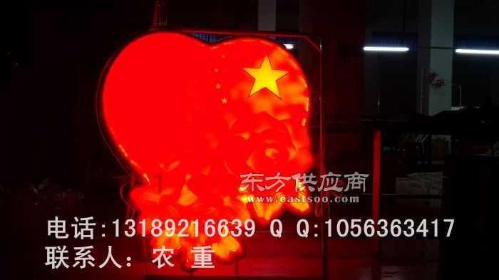 救援秀气的男孩