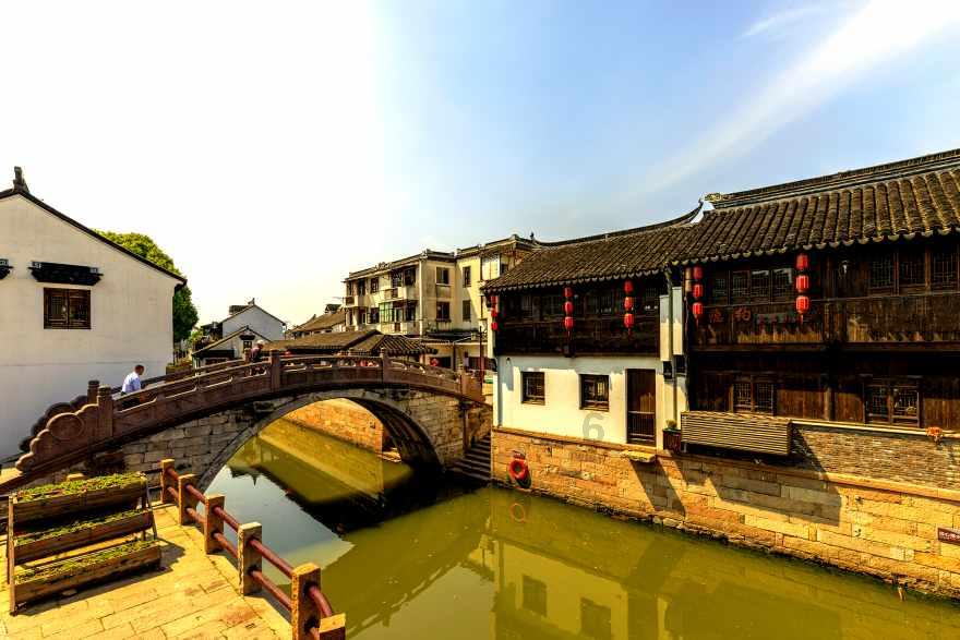 战斗机长时间飞行，飞行员的生理问题，你知道怎么解决的吗？